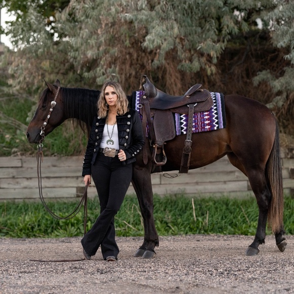 Meet your Posher, Nichole - Picture 1 of 1